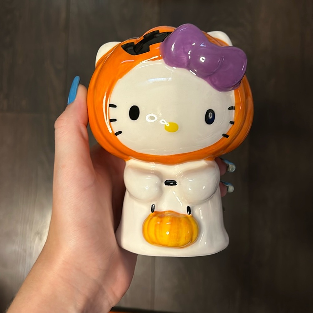 Hello kitty halloween collectable/decor by blueksky